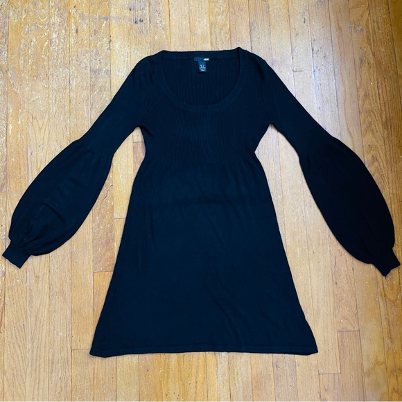 H&M Dresses & Skirts - H&M- lightweight wool Black dress- Size S